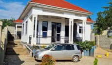 3 Bedrooms House For Sale In Bwebajja Entebbe Road At 330m