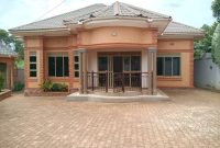 2 Bedrooms House With Guest Wing For Sale In Kitende Lumuli 12 Decimals 210m