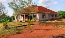 4 Bedrooms House For Sale In Gayaza Dundu 1.50 Acres At 400m