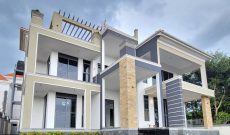 7 Bedrooms House For Sale On Kyanja Hill 25 Decimals At 1.5 Billion Shillings