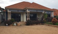 4 bedrooms house for sale in Kira Mamerito Road at 550m shillings
