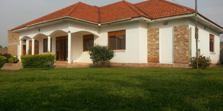 House for sale in Kawuku Entebbe road