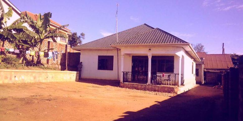 3 Bedroom House for sale in Kajjansi Bweya