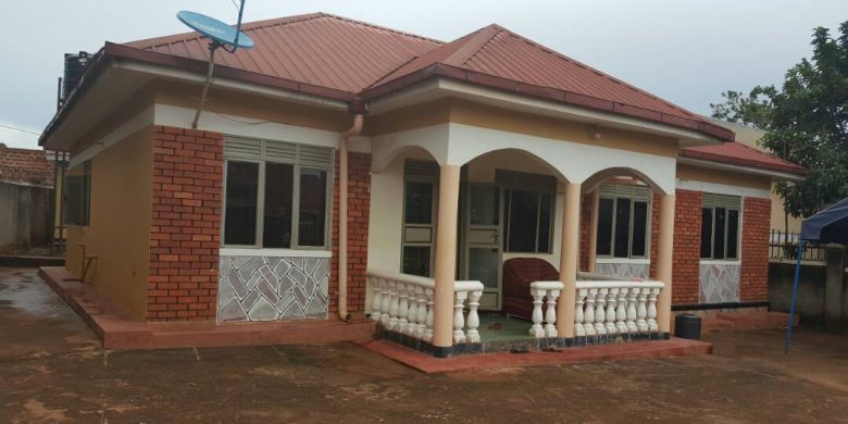 3 Bedroom house for sale in Kitende