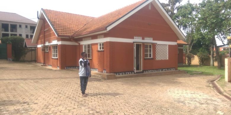 House for sale in Kyambogo on 30 decimals At 300,000 USD