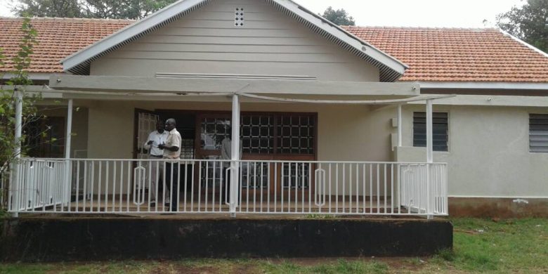 House on 1.2 acres for sale in Bugolobi 600,000 USD