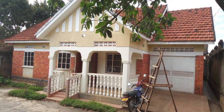 House for sale on Kireka Namugongo road 250m