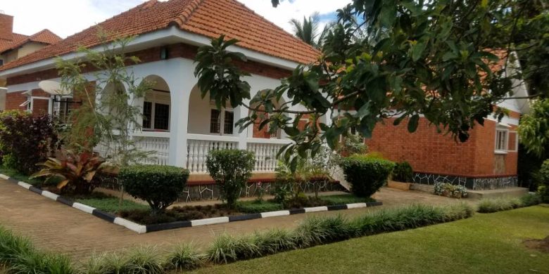 4 Bedrooms house for sale in Munyonyo 600m