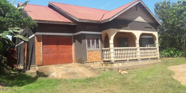 3 Bedroom house for sale in Kirinya Bweyogerere 180m