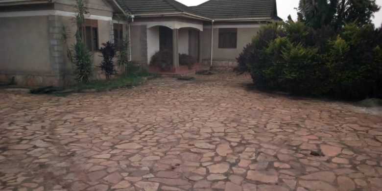 4 bedroom house for sale in Wakiso on 95 decimals 180m