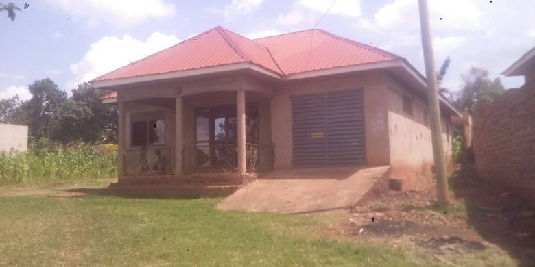 4 bedroom house for sale in Gayaza Manyangwa 80m