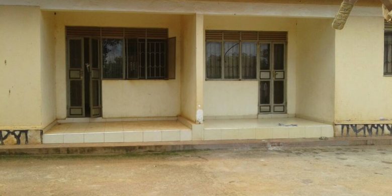 4 rental houses for sale in Kirinya 250m