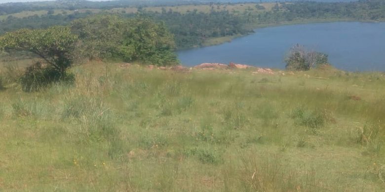 lake shore land for sale in Mukono 7m