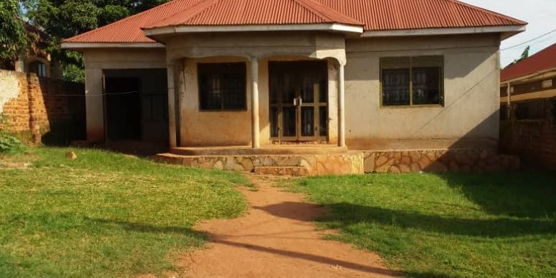 4 bedroom house for sale in Kitende 98m