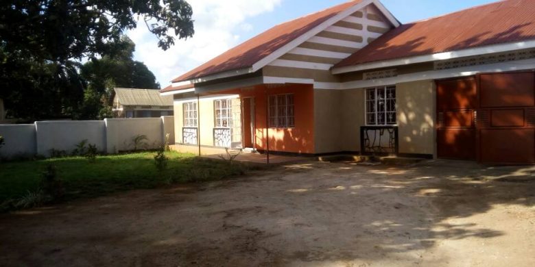 3 bedroom house for sale in Entebbe 160m