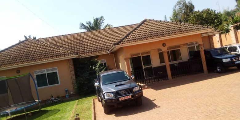 5 Bedroom house for sale in Bukoto 850m