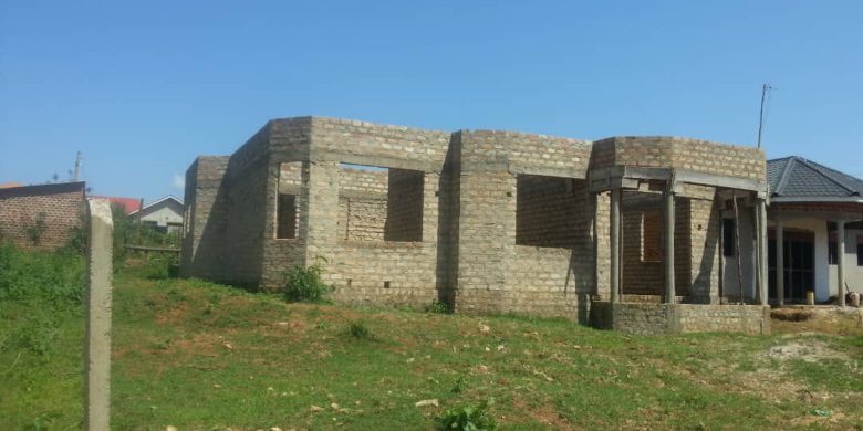 7 bedroom shell house for sale in Nkumba Entebbe road 150m