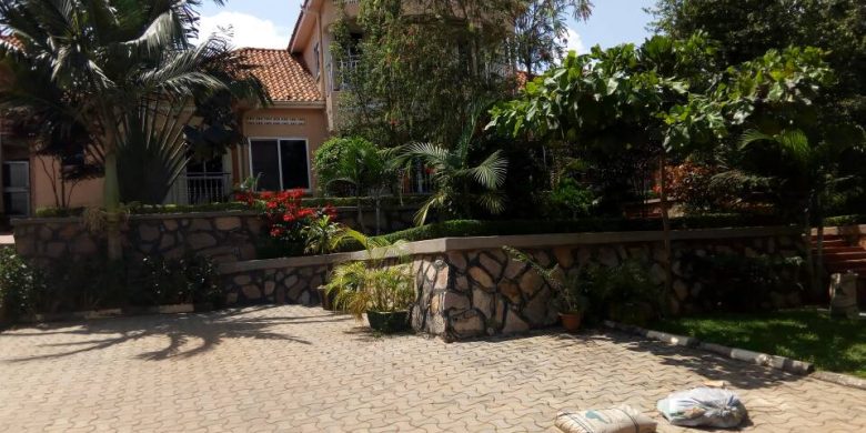 5 Bedroom house with Lake View for sale in Munyonyo 850m
