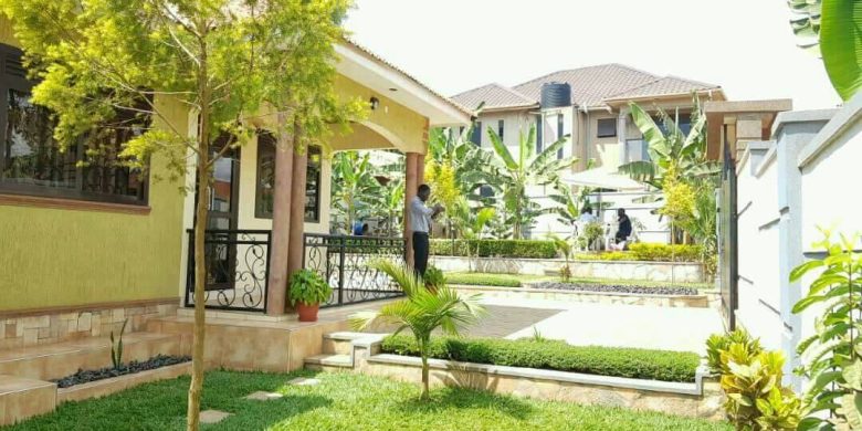3 bedroom house for sale in Kyanja 280m