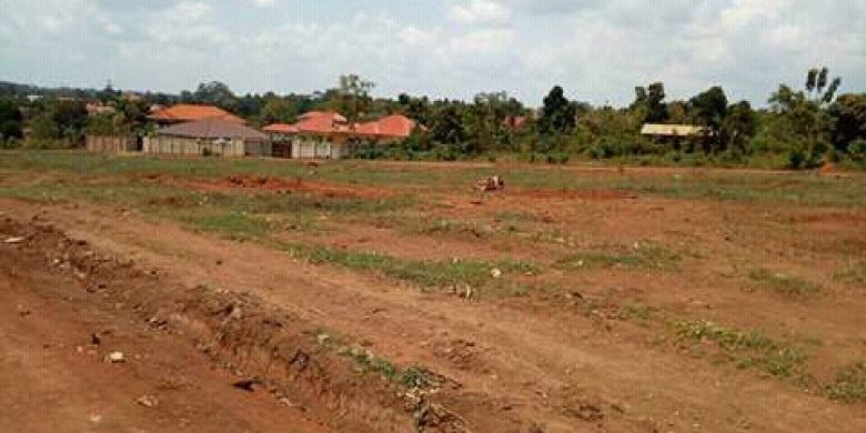 2 acres for sale in Bukerere near tarmac at 65m each