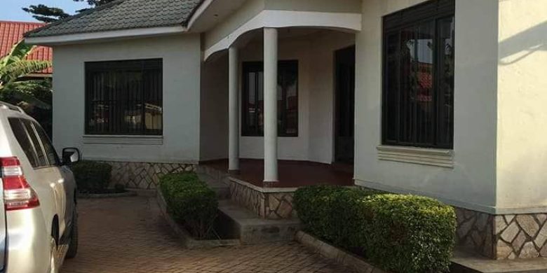 3 bedroom house for sale in Kyanja 250m