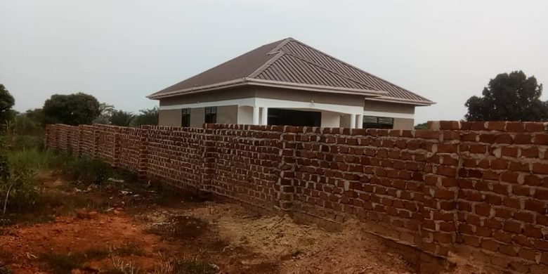 3 bedroom house for sale in Busiika at 110m
