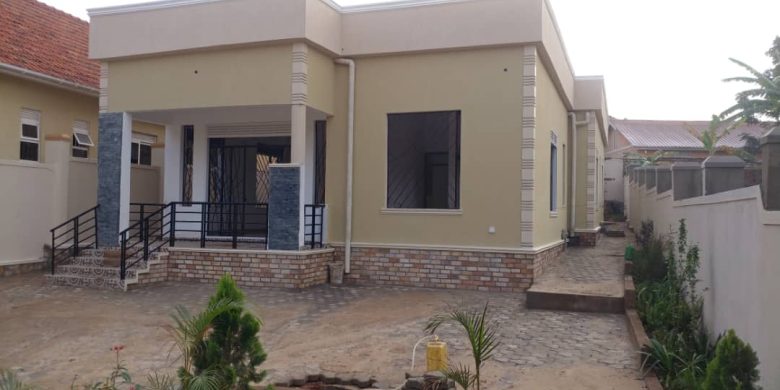 4 bedroom house for sale in Munyonyo 550m