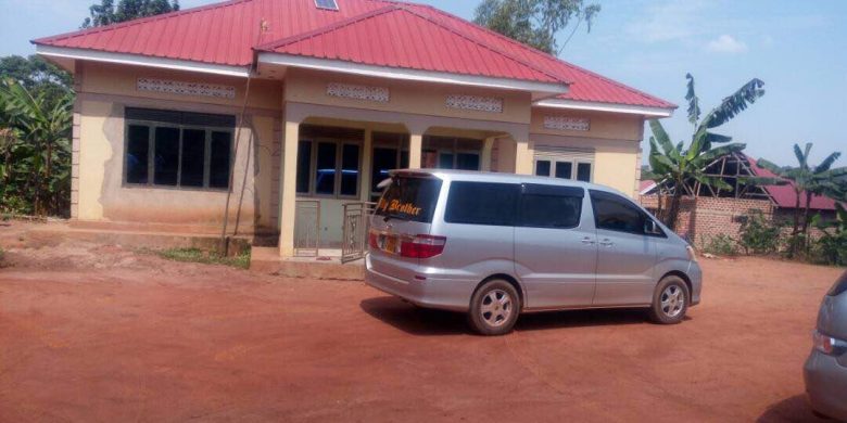 3 bedroom house for sale in Matugga Kata 100m