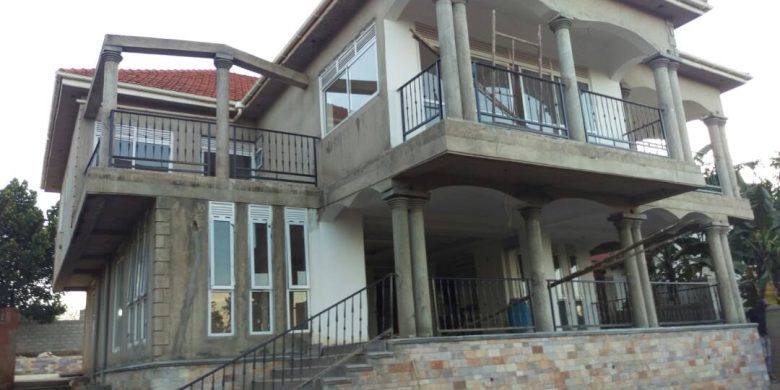 5 Bedroom lake view house for sale in Buziga at 350,000 USD
