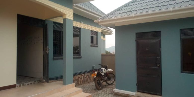 3 Bedroom house on 17 decimals for sale in Kitende 380m