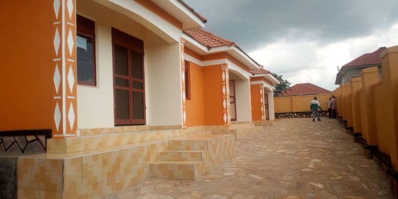 3 rental houses of 2 self-contained bedrooms each at 120m