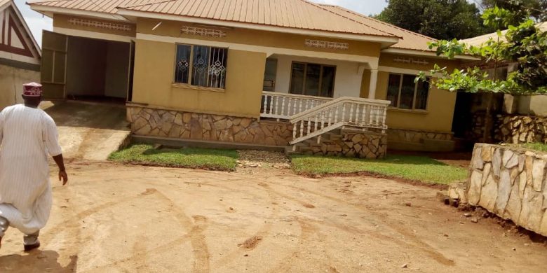 3 bedroom house for sale in Namungona 75m