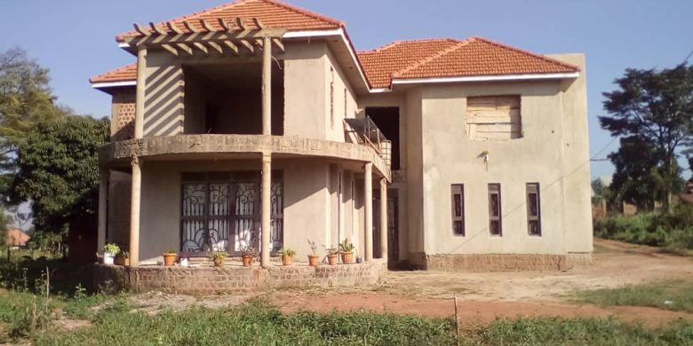 6 bedroom house for sale in Kasangati Mawule 320m