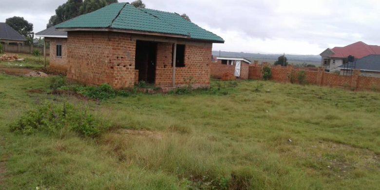 land in Mpala Entebbe of 90x100ft at 45m shillings