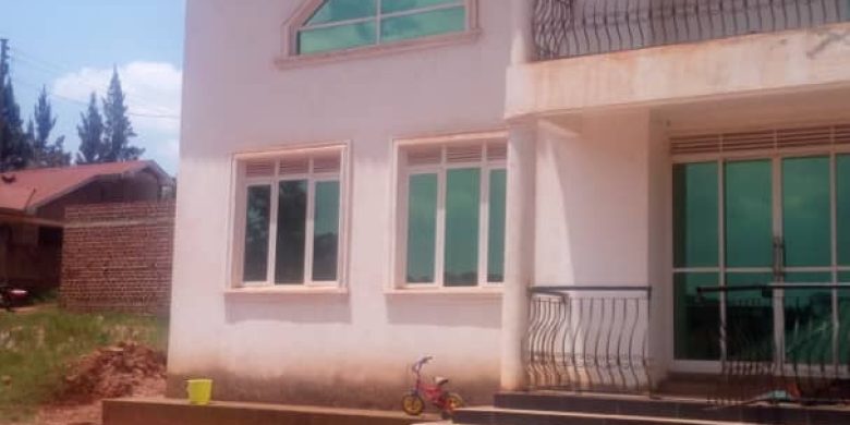 4 bedroom house for sale in Kyanja 350m