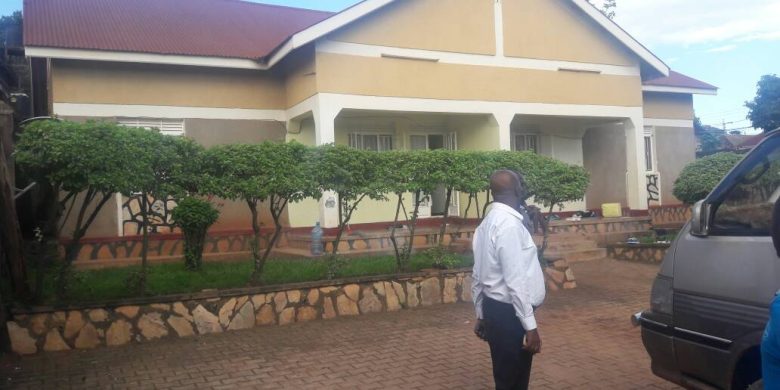 4 bedroom house for sale in Bukoto on 20 dec at 550m