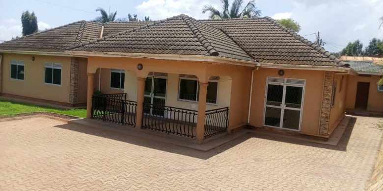 5 bedroom house for sale in Bukoto on 40 decimals 800m