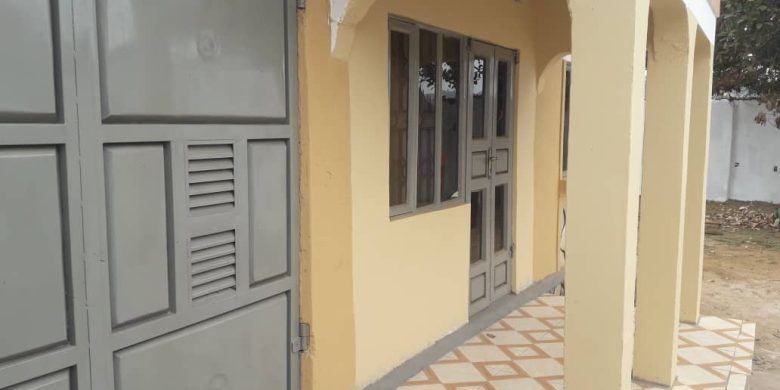 3 bedroom house for sale in Namasuba 170m