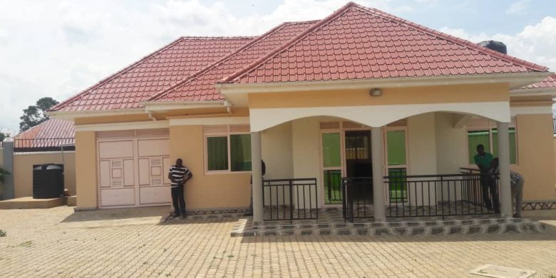 3 Bedroom house for sale in Maya 160m