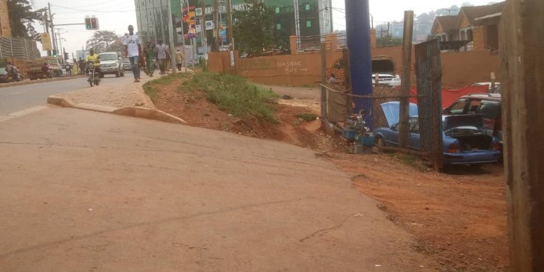 20 decimals for sale in Makerere hill 1.2 Billion Shillings