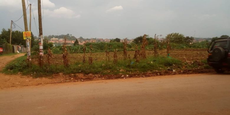 18 acres for sale in Bweyogerere on tarmac at 450m
