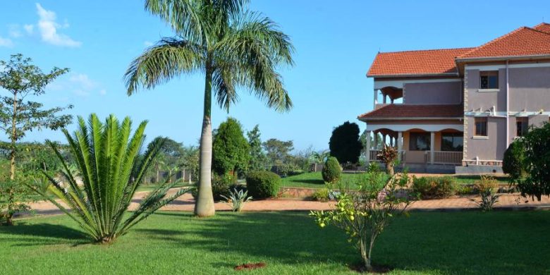 9 bedroom house for sale in Matugga on 3.4 acres 350,000 USD