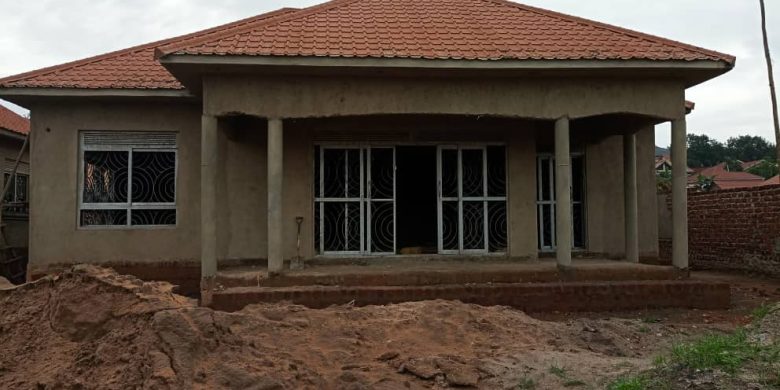 4 bedroom for sale in Mbalwa 200m