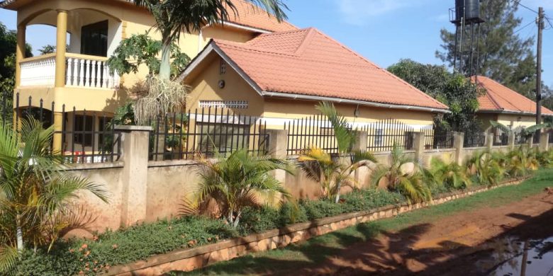 house for sale in Nalumunye Jomayi at 300m