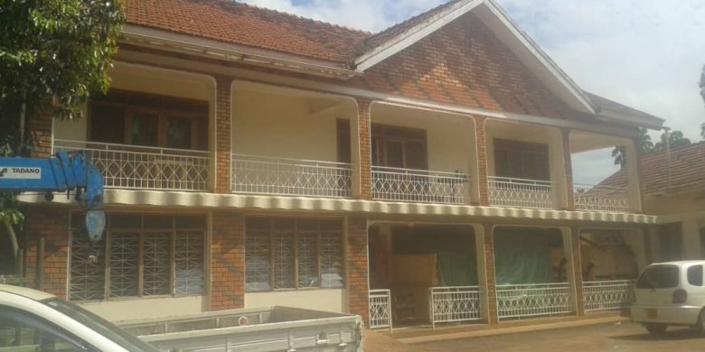 5 bedroom house on 35 decimals for sale in Muyenga 350,000 USD