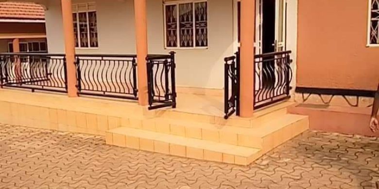 4 bedroom house for sale in Kiwatule Kampala 380m