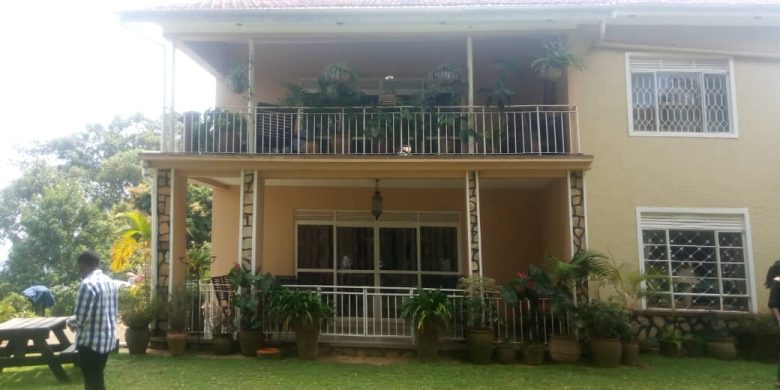 4 bedroom house for sale in Munyonyo at 850m