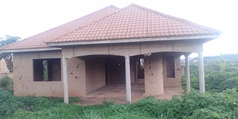 3 bedroom house for sale in Kitende at 78m