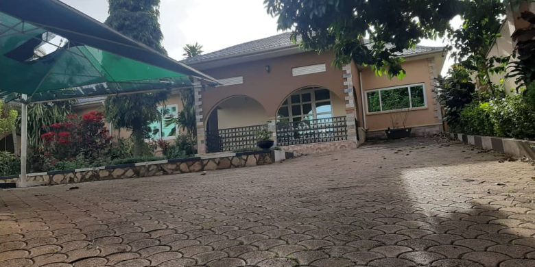 4 bedroom house for sale in Lubowa on 30 decimals at 250,000 USD