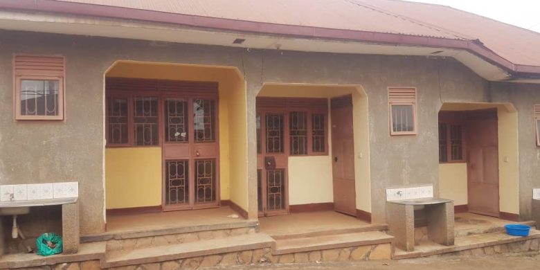 8 rental units for sale in Kitende Entebbe road making 2.4m monthly at 350m